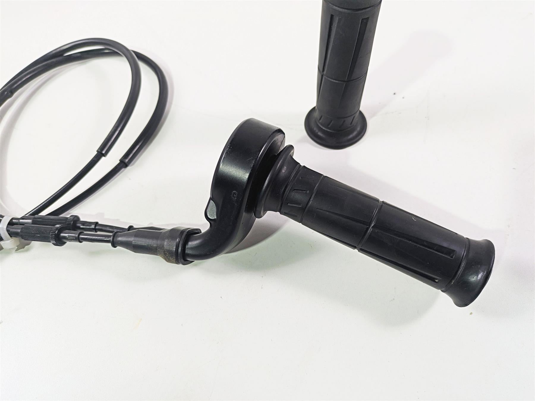 2016 Kawasaki ZX10R Ninja Throttle Grip & Cables Set 32099-0766 {{ shop.shopifyCountryName }} - Mototech271