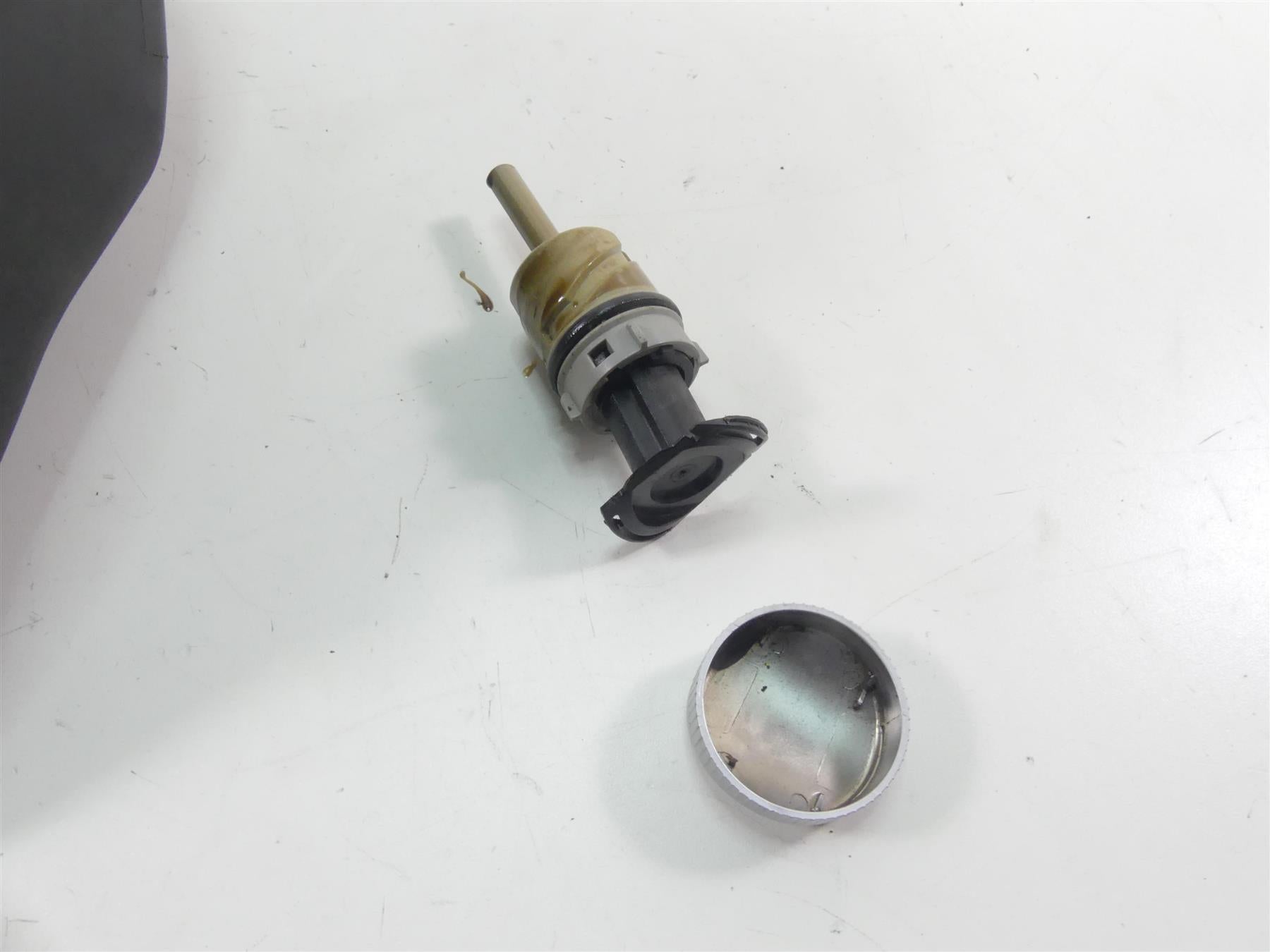 2007 Harley Sportster XL1200 Nightster Oil Tank Reservoir 62888-04A {{ shop.shopifyCountryName }} - Mototech271