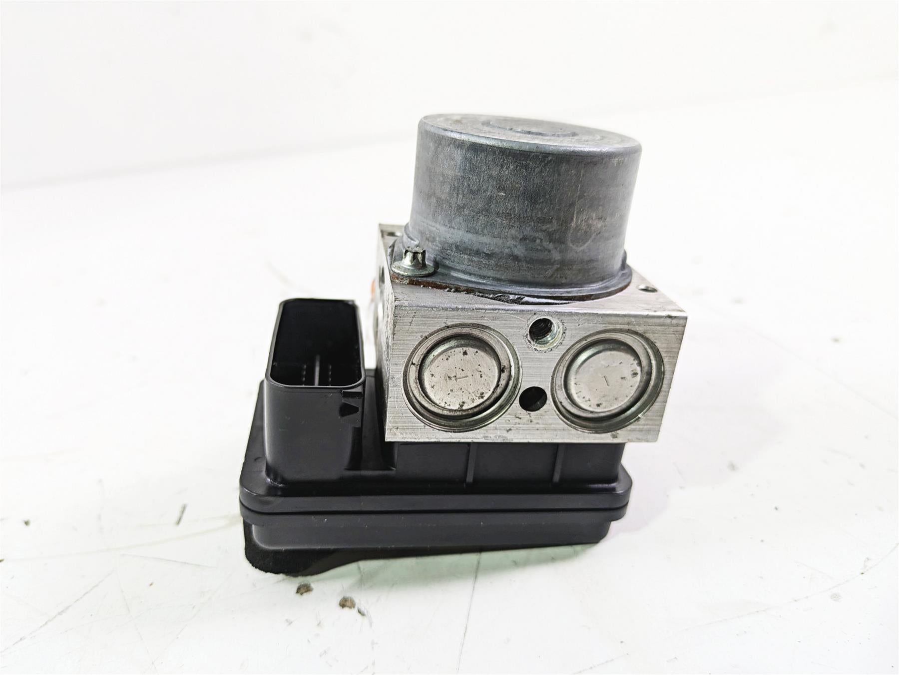 2017 Ducati Monster 1200 S Abs Brake Pump Module Unit 54240631B | Mototech271