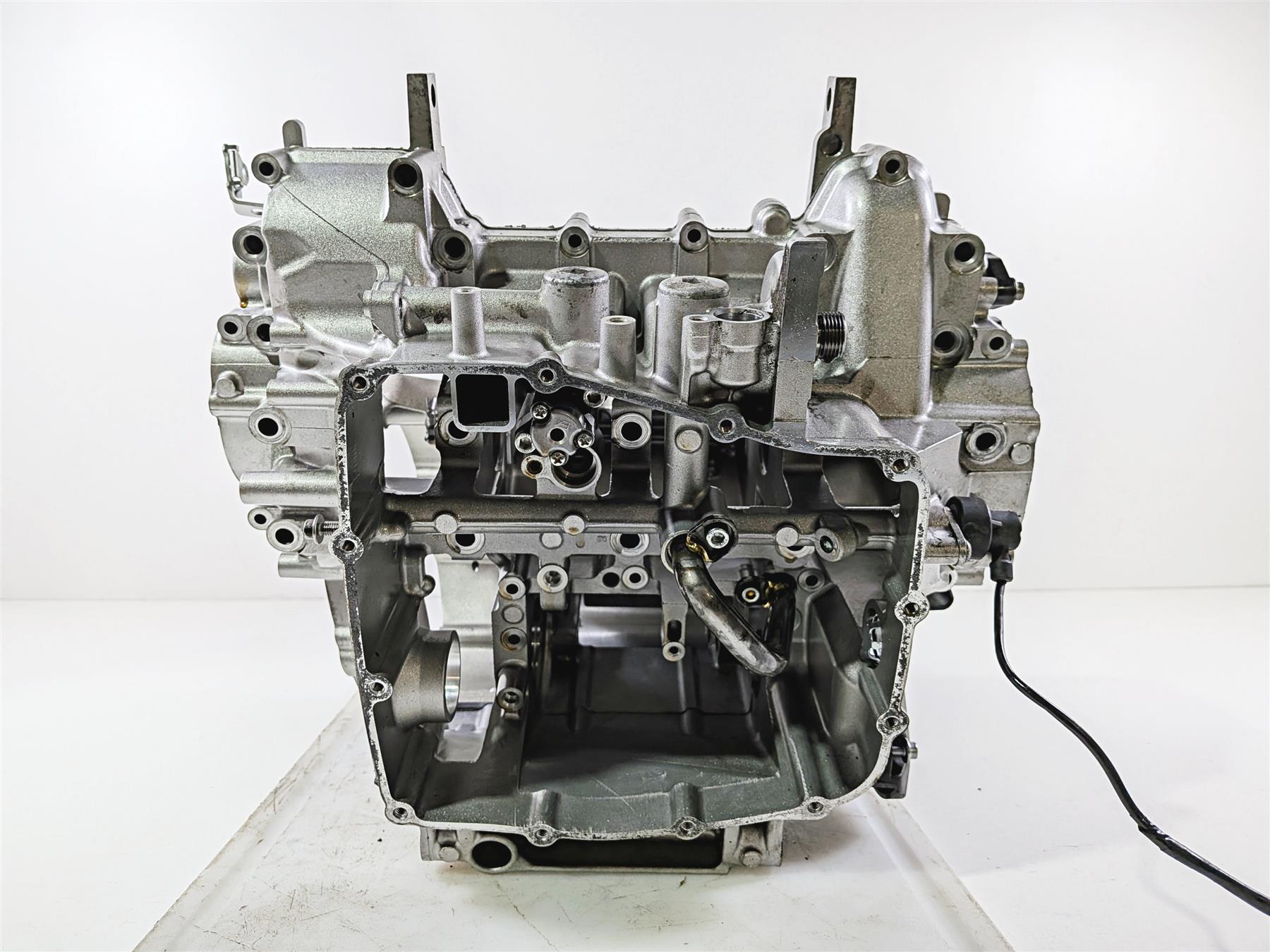 2016 Yamaha YZF R1 RN32 N527E Engine Motor Crank Case Crankcase Set 2CR-15100-17-00 {{ shop.shopifyCountryName }} - Mototech271