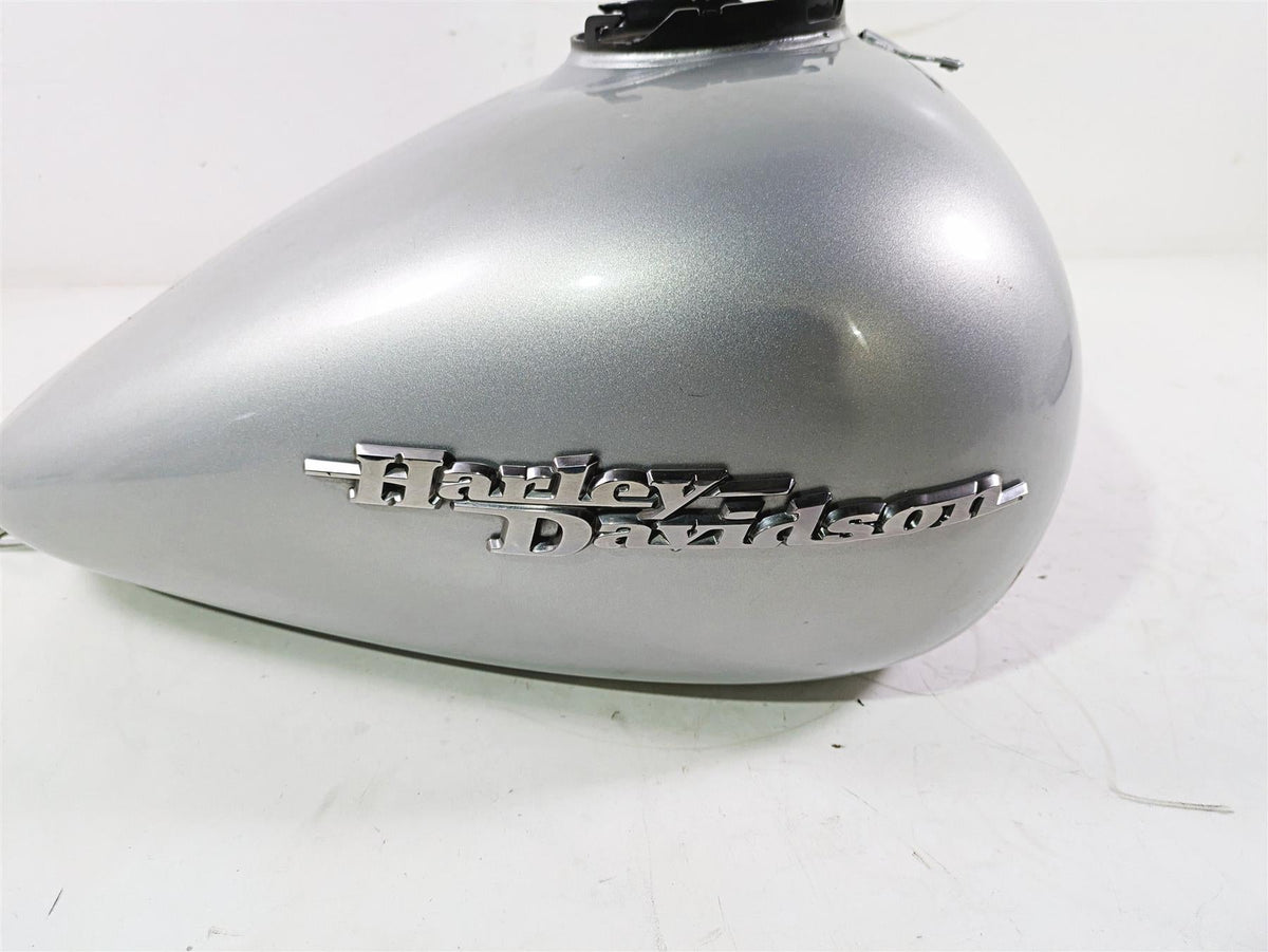 2010 Harley Touring FLHX Street Glide Silver Fuel Gas Petrol Tank 61356-08 {{ shop.shopifyCountryName }} - Mototech271