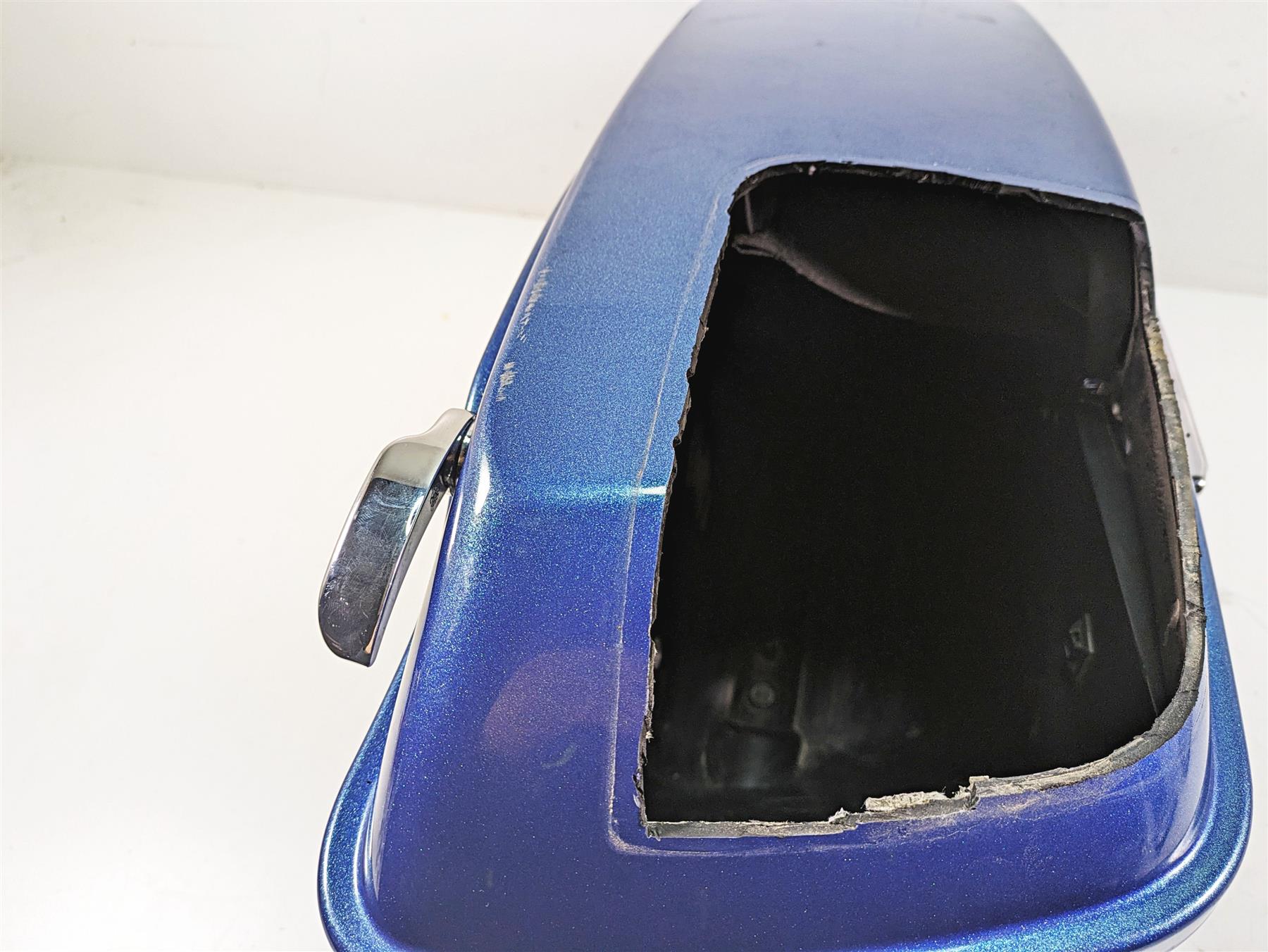 2014 Harley Touring FLHTK Electra Glide Left Saddle Bag Saddlebag 90200414 {{ shop.shopifyCountryName }} - Mototech271