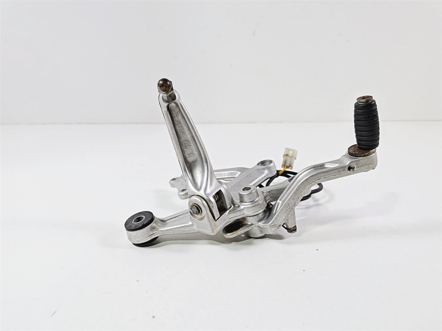 2014 Aprilia RSV4 RR Factory Right Front Foot Peg & Brake Pedal 858786 858785 {{ shop.shopifyCountryName }} - Mototech271