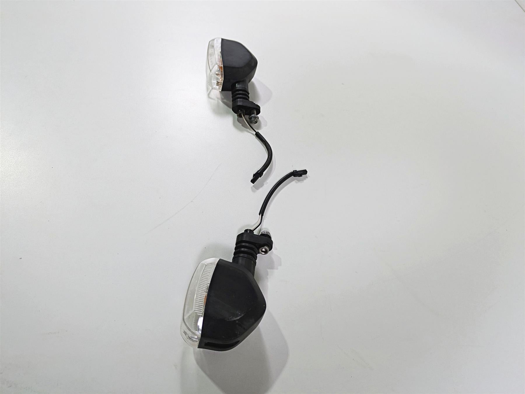 2015 Triumph Tiger Explorer XC Rear Blinker Turn Signal Set T2704220 T2704215 {{ shop.shopifyCountryName }} - Mototech271