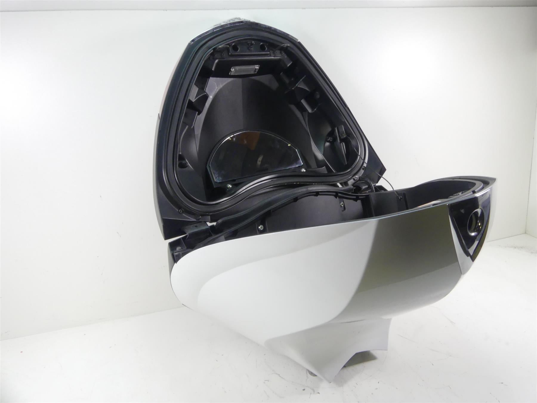 2011 Victory Vision Tour Rear Trunk Luggage Tour Pak Box + Mount - Read 5437444 {{ shop.shopifyCountryName }} - Mototech271