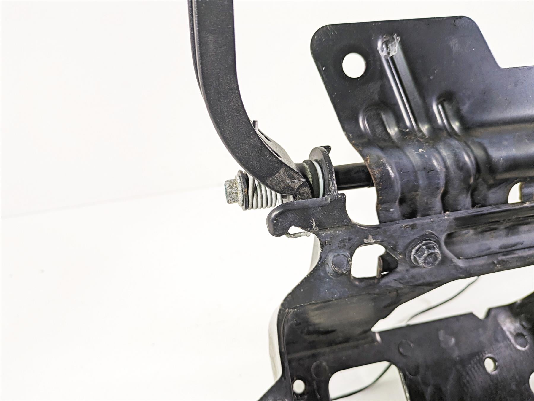 2018 Indian Chieftain Dark Horse Front Fairing Mount Holder Carrier 1020734 {{ shop.shopifyCountryName }} - Mototech271