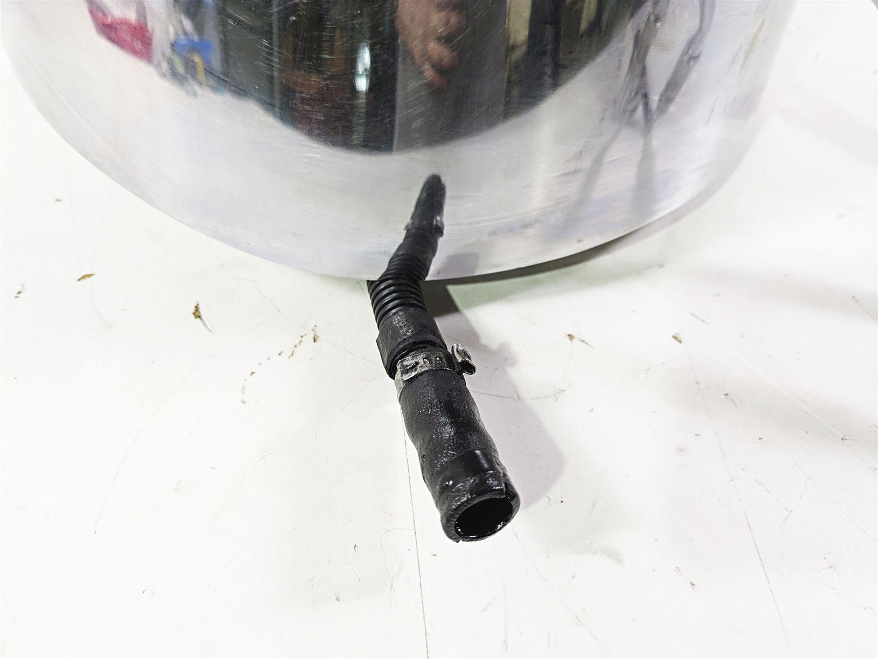 2003 Harley Softail FXSTDI Deuce 100th Oil Tank Reservoir + Lines 62498-01A {{ shop.shopifyCountryName }} - Mototech271