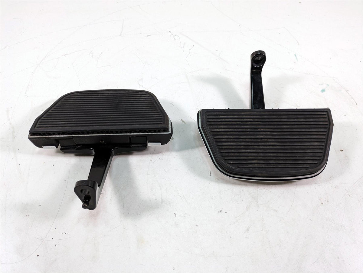 2006 Harley Touring FLHTCUI Electra Glide Passenger Floor Board Set 52719-93B {{ shop.shopifyCountryName }} - Mototech271