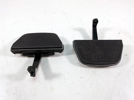 2006 Harley Touring FLHTCUI Electra Glide Passenger Floor Board Set 52719-93B {{ shop.shopifyCountryName }} - Mototech271
