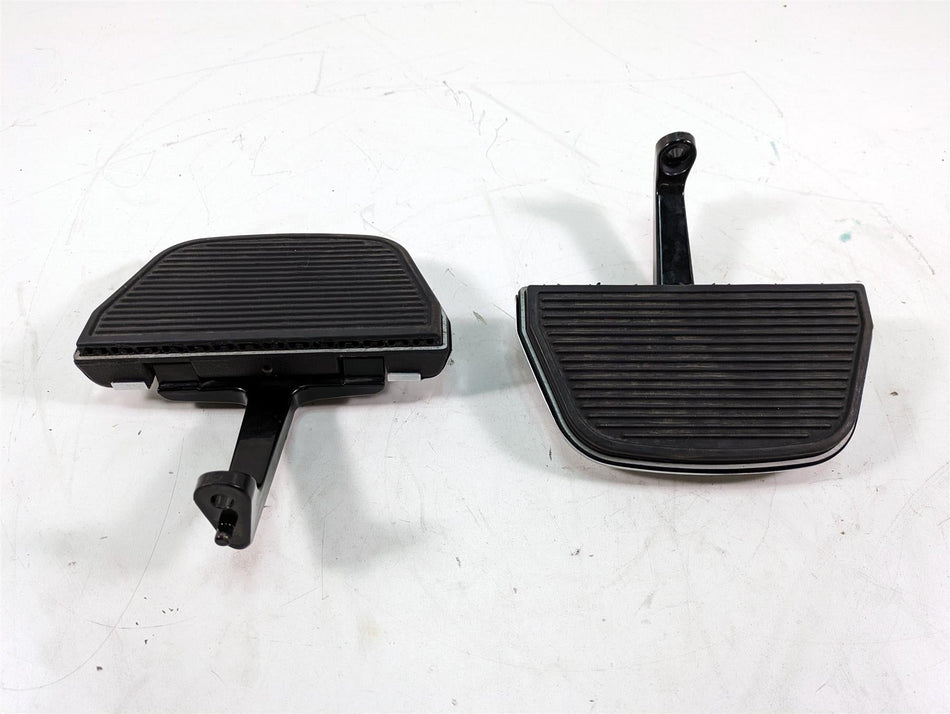 2006 Harley Touring FLHTCUI Electra Glide Passenger Floor Board Set 52719-93B {{ shop.shopifyCountryName }} - Mototech271