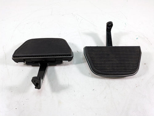 2006 Harley Touring FLHTCUI Electra Glide Passenger Floor Board Set 52719-93B | Mototech271