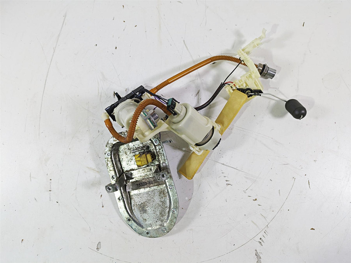 2012 Harley FLD Dyna Switchback Fuel Gas Petrol Pump - READ 75218-04D {{ shop.shopifyCountryName }} - Mototech271