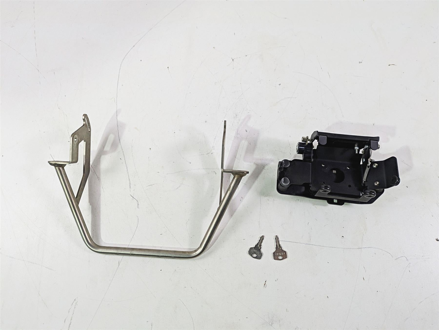 2010 BMW R1200GS K25 Touratech Locking Gps Mount + Adapter Set 065-0561 040-0667 {{ shop.shopifyCountryName }} - Mototech271
