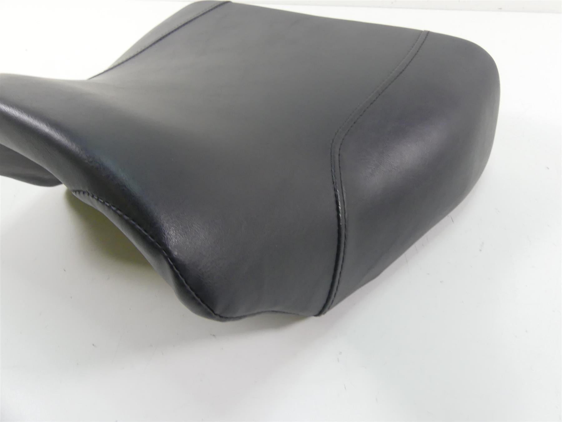 2011 Harley VRSCF Muscle Rod Nice Front Rider Driver Seat Saddle 52433-09 {{ shop.shopifyCountryName }} - Mototech271