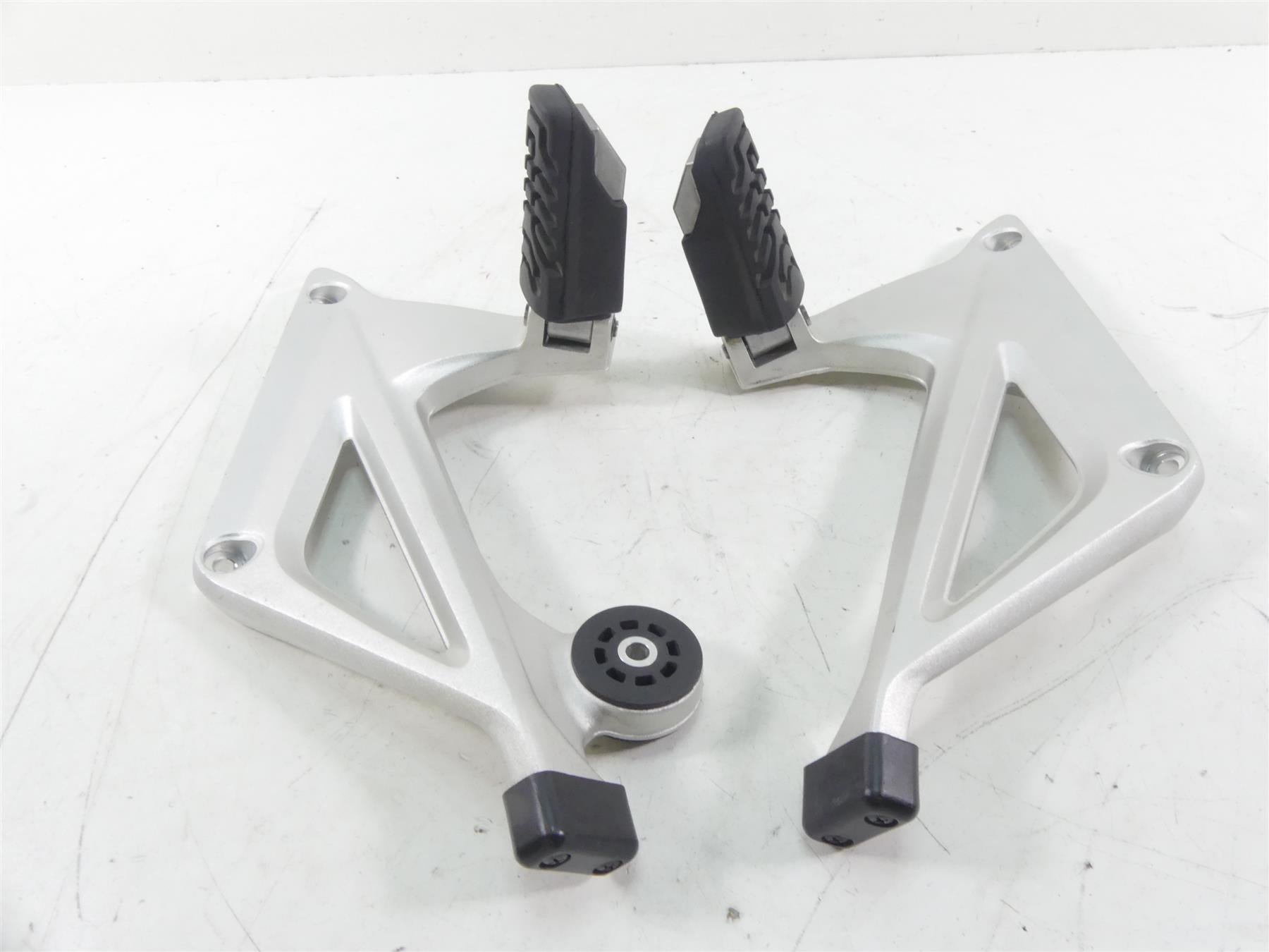 2017 BMW R1200RT K52 Rear Passenger Footpeg Set 46718534789 46718534790
