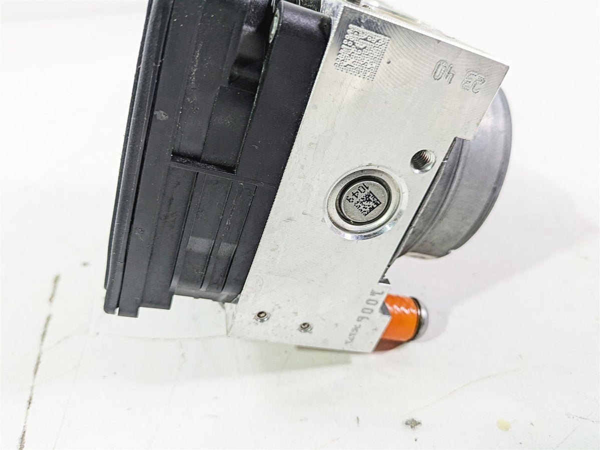 2017 BMW S1000RR K46 Abs Brake Pump Module Unit 34518561705 34518566956 34519444398 {{ shop.shopifyCountryName }} - Mototech271