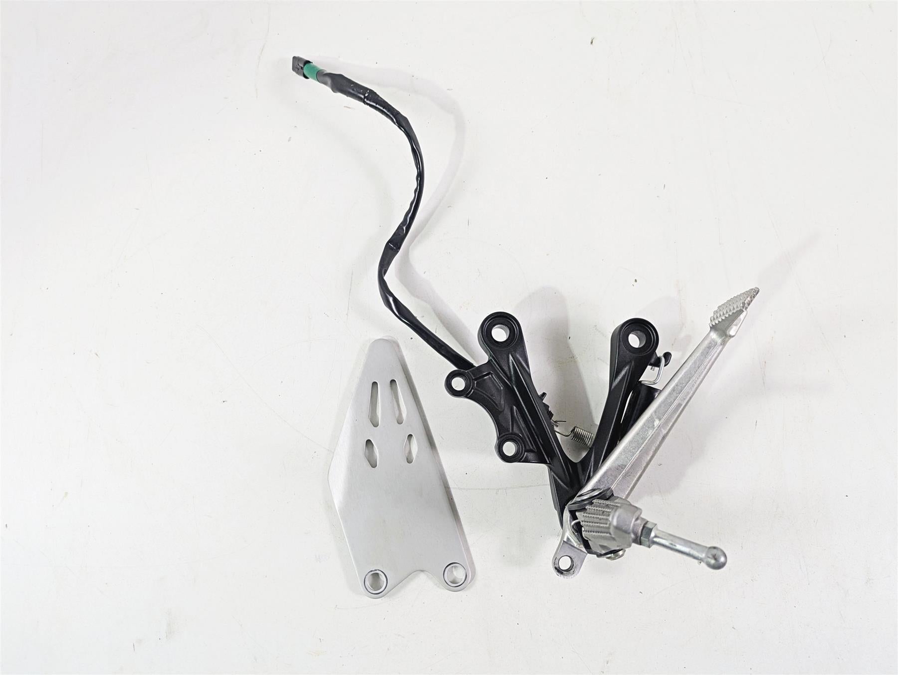 2024 Kawasaki ZX6R ZX636 Ninja Right Footpeg Brake Pedals Set 35063-0590-18R