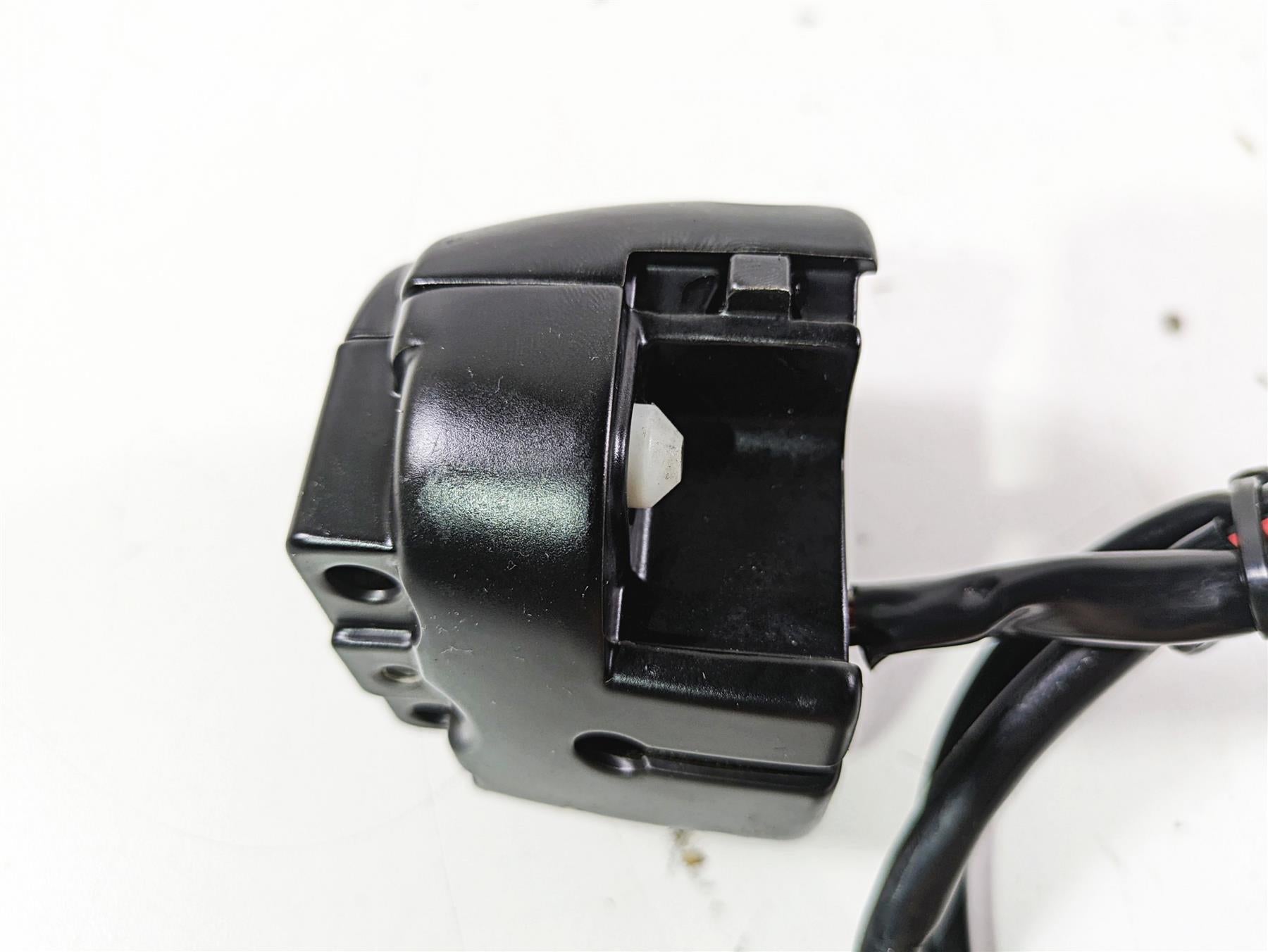 2019 Harley FLHCS Softail Heritage Right Hand Start Stop Control Switch 71500300 {{ shop.shopifyCountryName }} - Mototech271