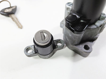 2012 Yamaha XV1900 Raider S Ignition Switch Key Lock Set 5C7-82510-10-00 {{ shop.shopifyCountryName }} - Mototech271