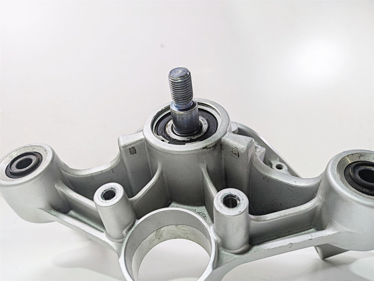 2016 BMW R1200RT K52 Upper Triple Tree Handlebar Bridge 32718520053 {{ shop.shopifyCountryName }} - Mototech271