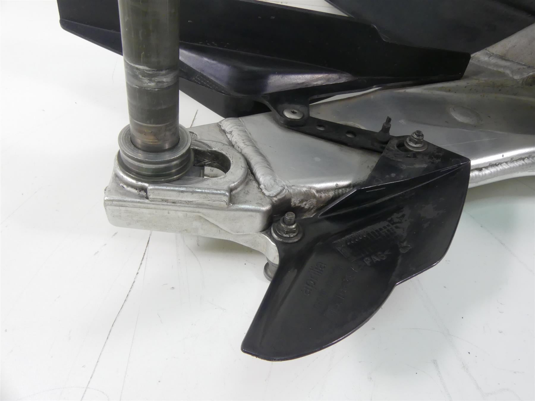 2004 Aprilia RSV 2 1000R Mille Rear Swing Arm Swingarm Suspension Fork AP8145020 {{ shop.shopifyCountryName }} - Mototech271