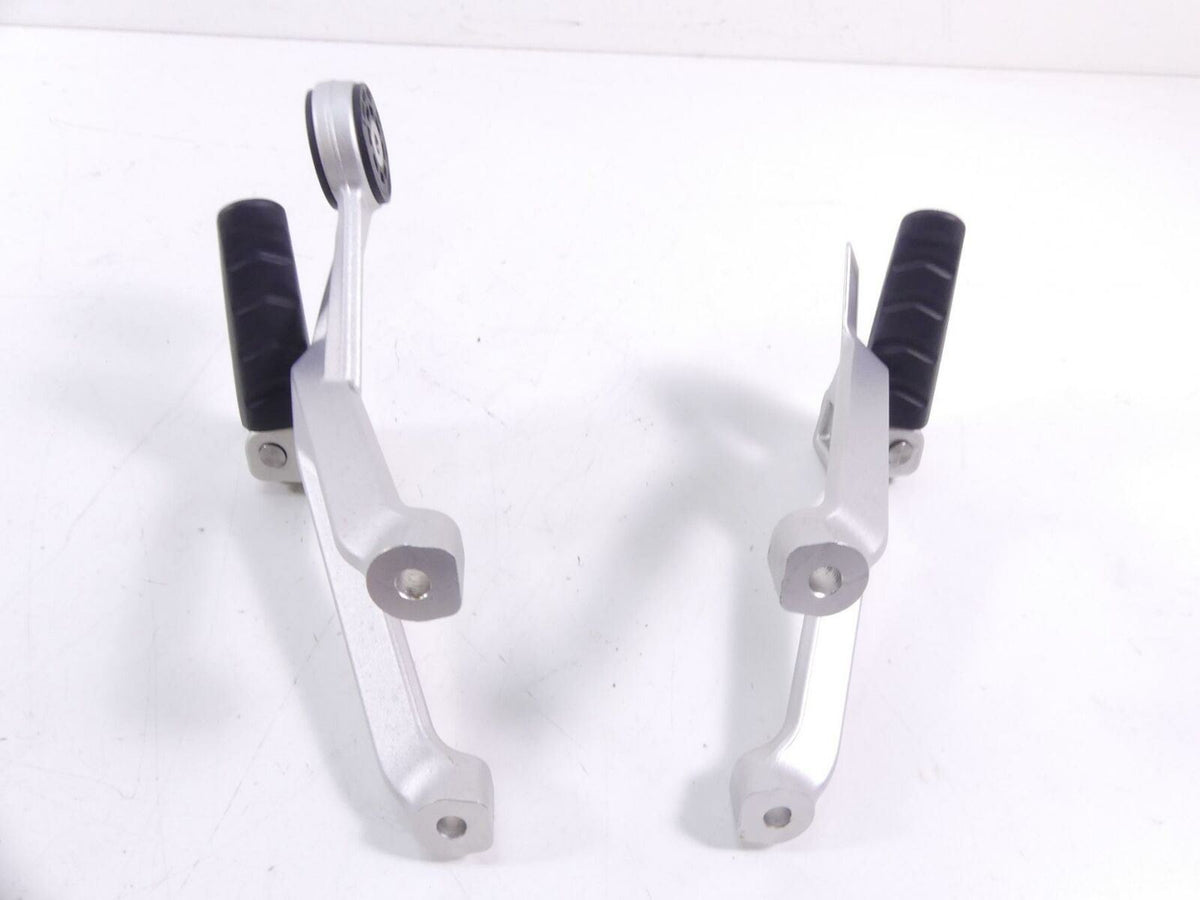 2016 BMW R1200R K53 Passenger Footpeg Foot Peg Set 46718540798 46718540799 {{ shop.shopifyCountryName }} - Mototech271