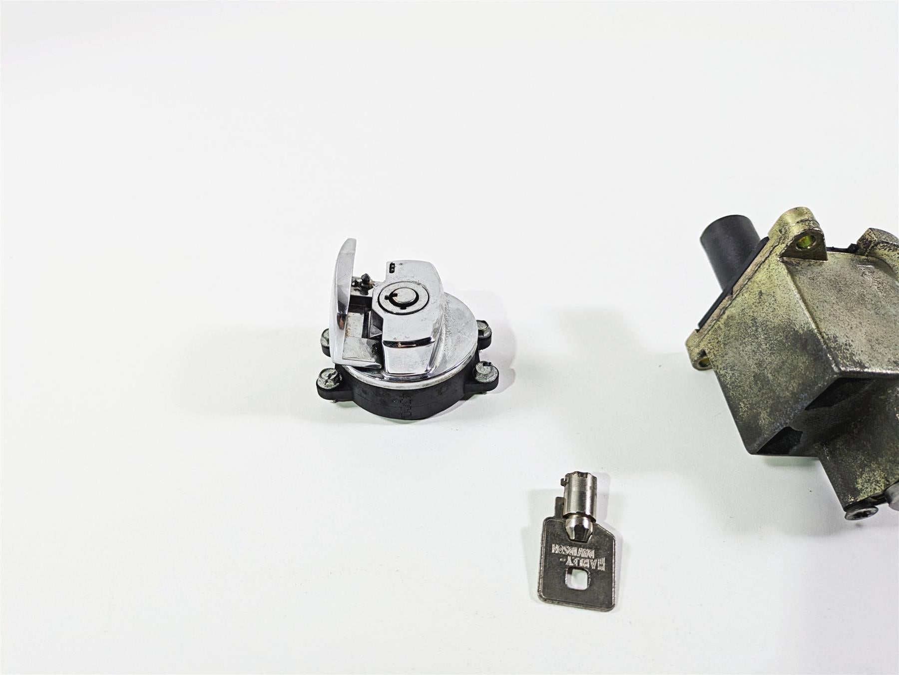 2005 Harley Touring FLHRI Road King Ignition Switch Fork Lock Set 71540-94B {{ shop.shopifyCountryName }} - Mototech271