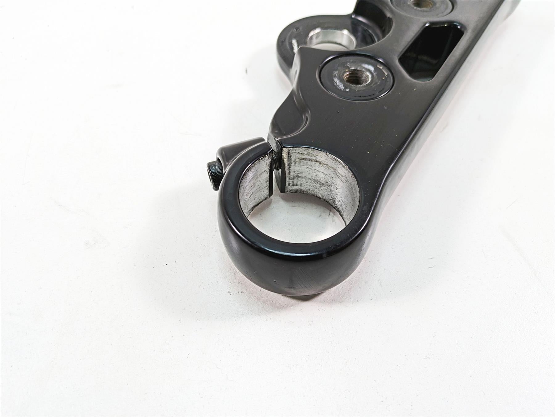 2009 Harley FXDF Dyna Fat Bob Upper Triple Tree Steering Clamp 49mm 47661-08 {{ shop.shopifyCountryName }} - Mototech271