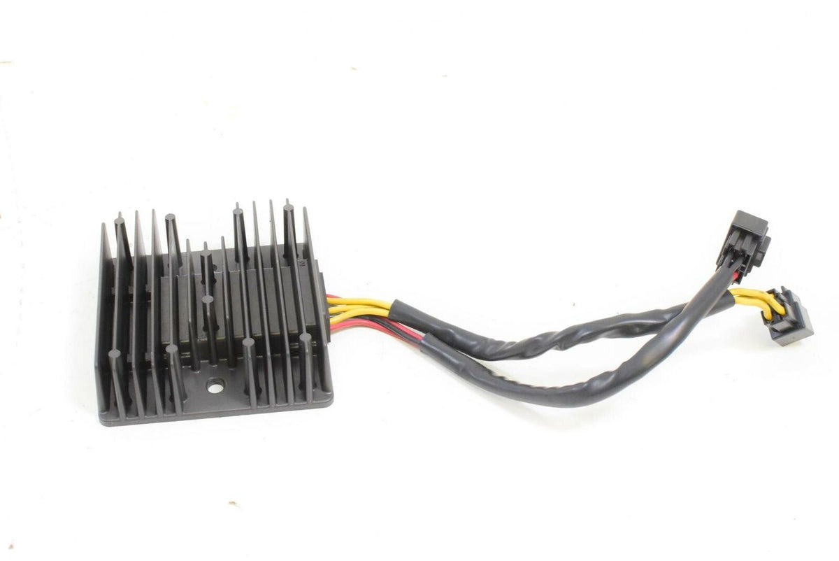 2009 Triumph Daytona 675 Rectifier Voltage Volts Regulator T1304040 {{ shop.shopifyCountryName }} - Mototech271