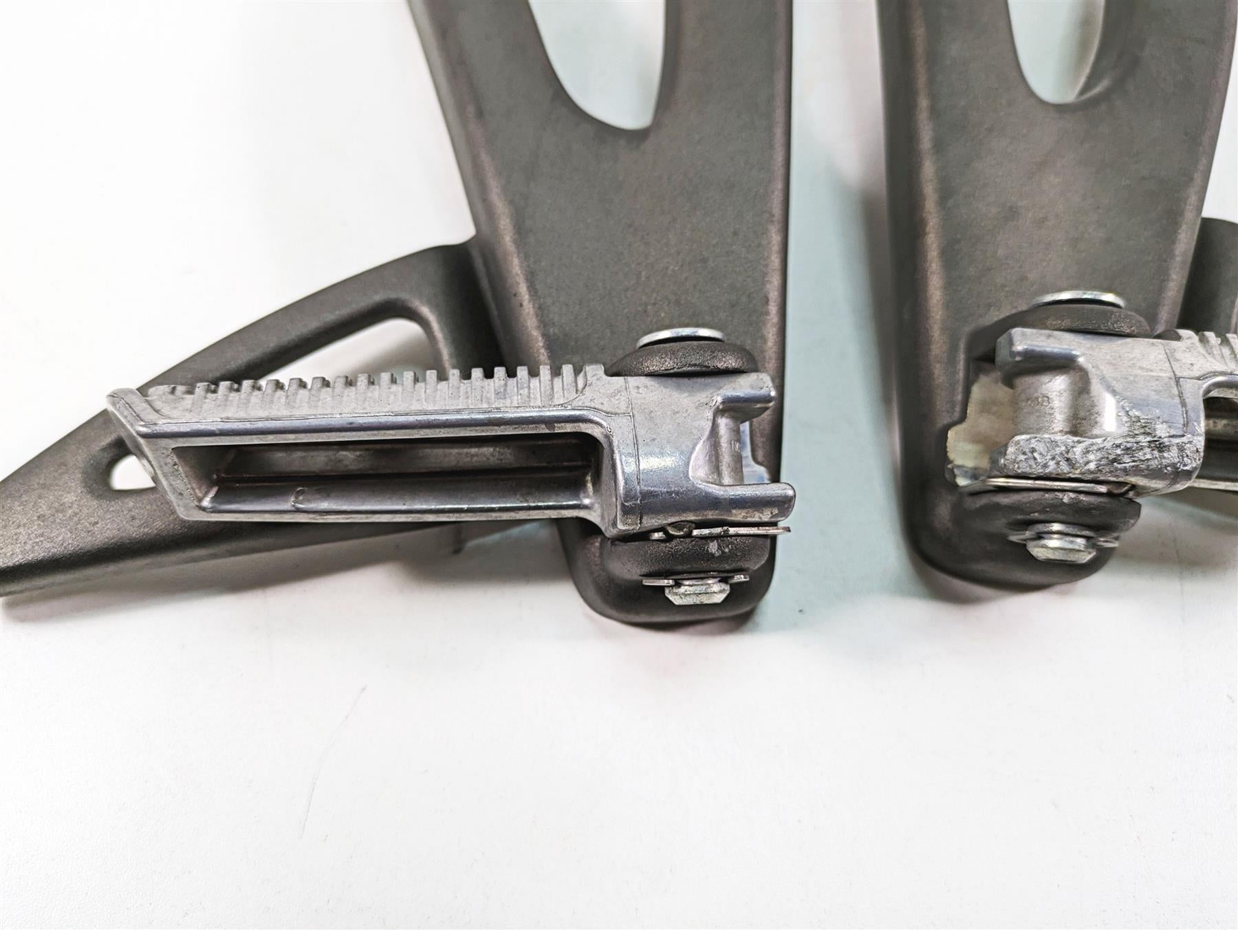 2008 Buell 1125 R Passenger Footpeg Foot Peg Set N0055.2ADCP N0054.2ADCP {{ shop.shopifyCountryName }} - Mototech271
