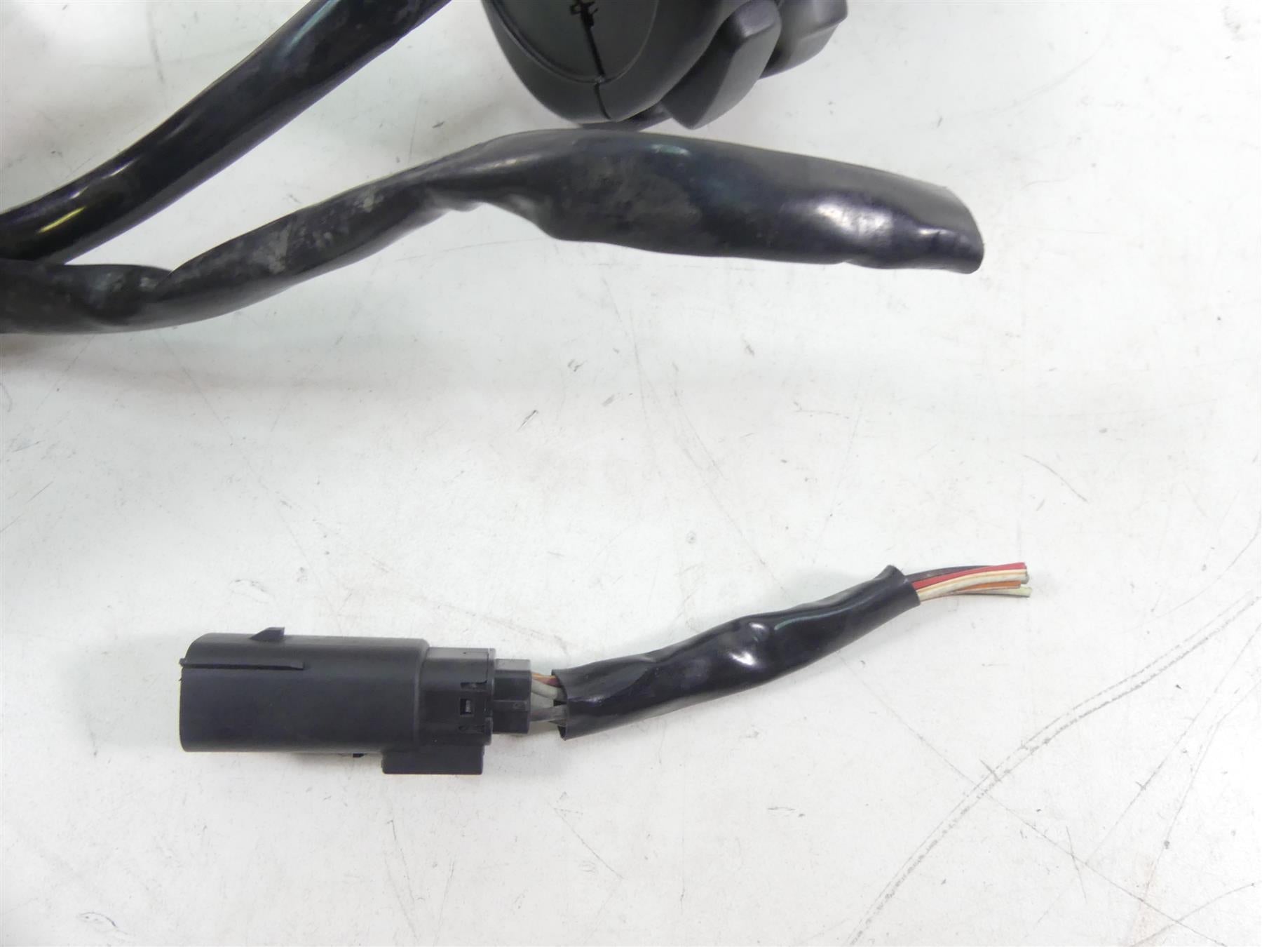2013 Harley VRSCF Muscle V-Rod Right Start Stop Control Switch - Read 71684-06A {{ shop.shopifyCountryName }} - Mototech271