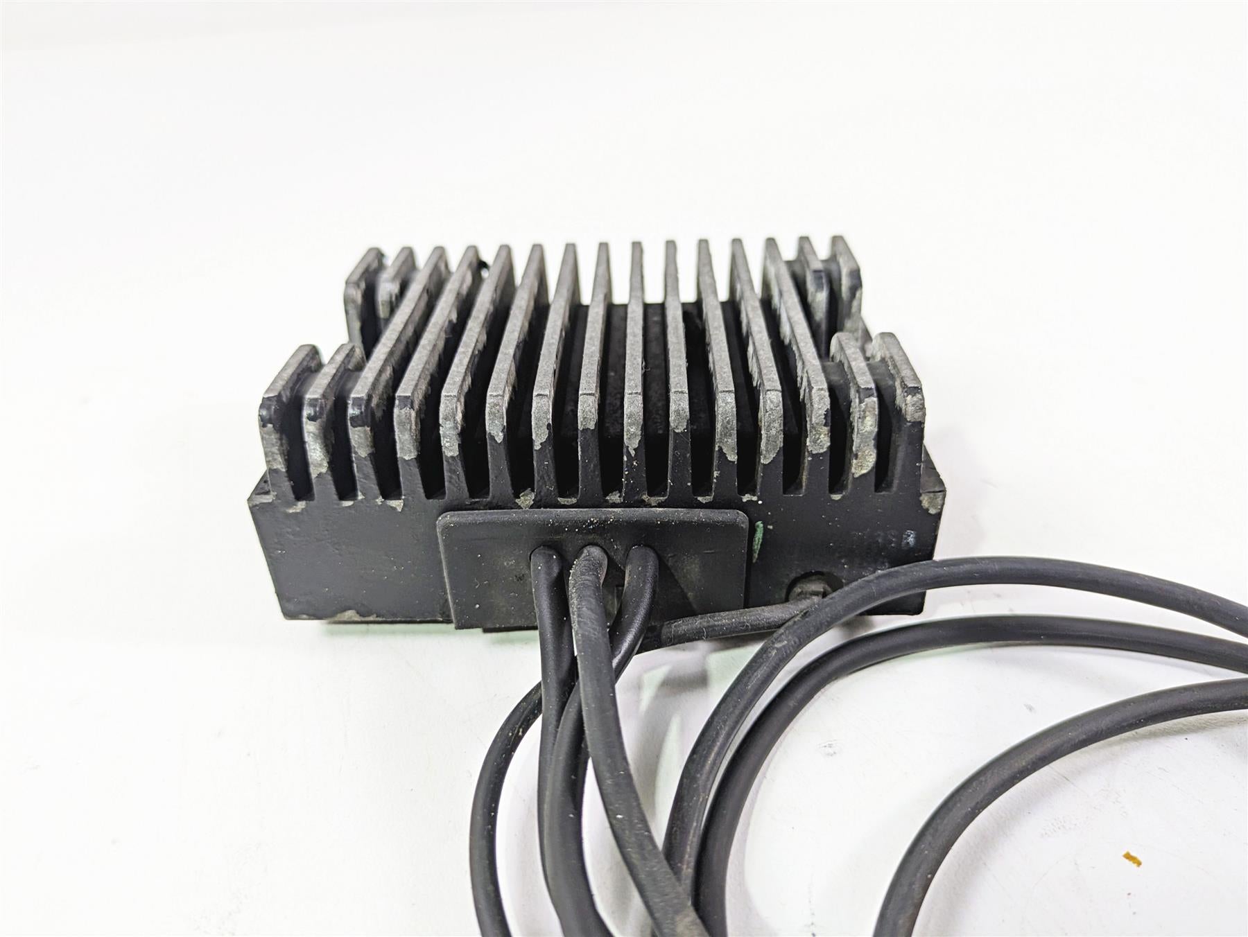 1999 Harley Dyna FXDL Low Rider Rectifier Voltage Regulator 74518-99A {{ shop.shopifyCountryName }} - Mototech271