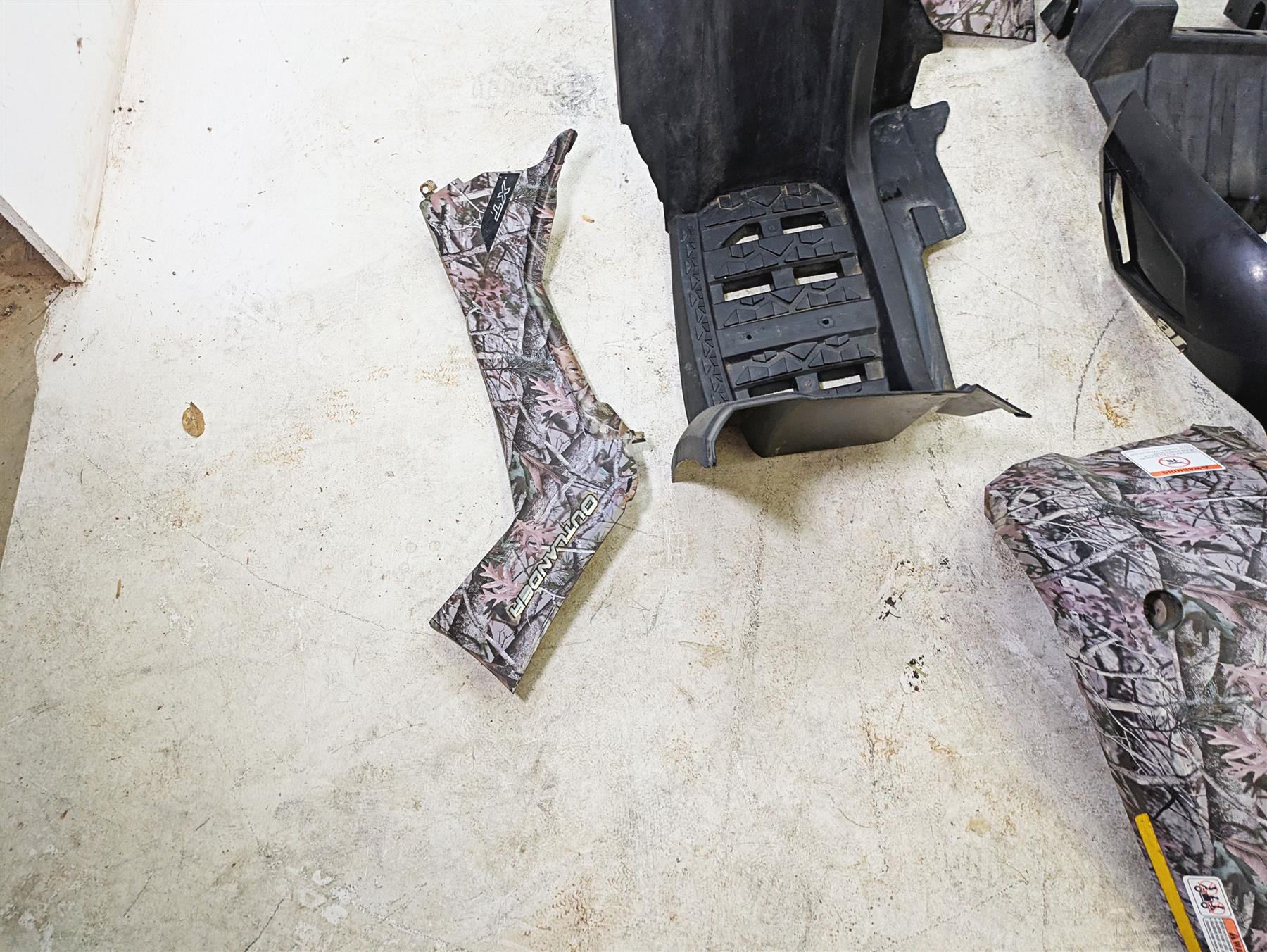 2011 Can-Am Outlander 650 4X4 XT Camo Frame Fairing Cover Panels Set 705003496 {{ shop.shopifyCountryName }} - Mototech271