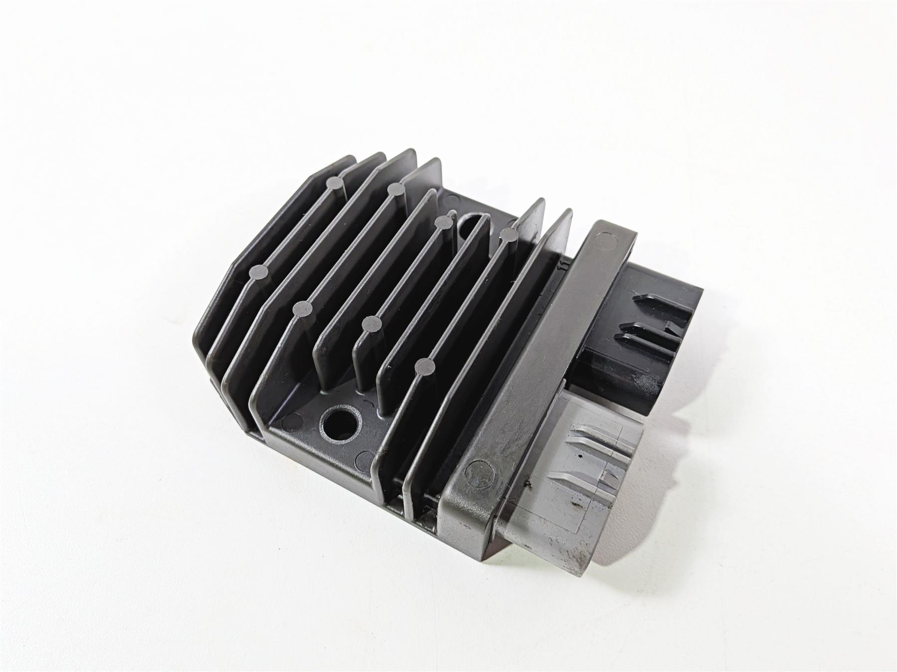 2012 Yamaha XV1900 Raider S Voltage Regulator Rectifier 1D7-81960-00-00 FH020AA {{ shop.shopifyCountryName }} - Mototech271