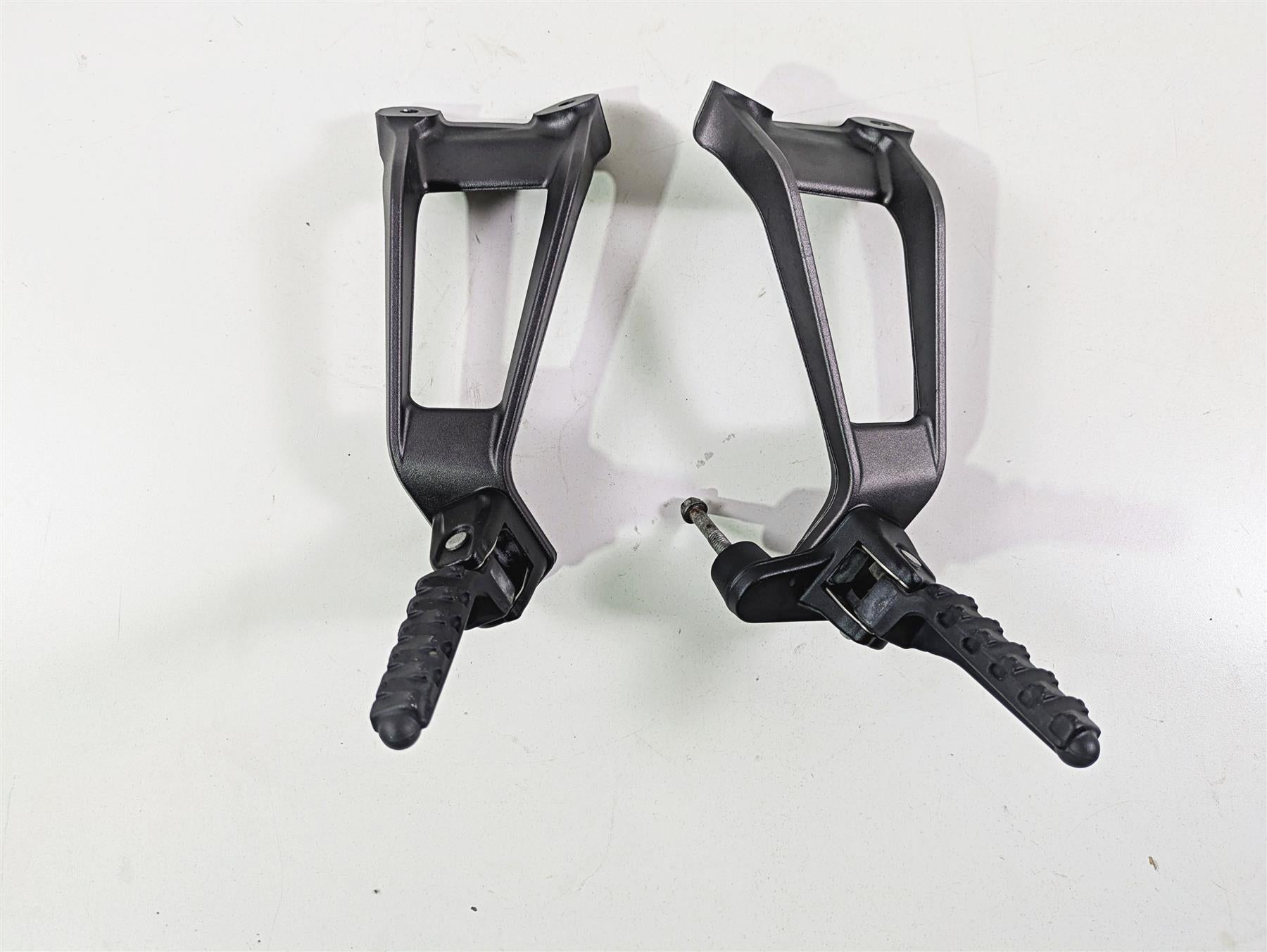 2018 KTM 1290 Super Duke R Rear Passenger Footpeg Set 6130304800033S {{ shop.shopifyCountryName }} - Mototech271