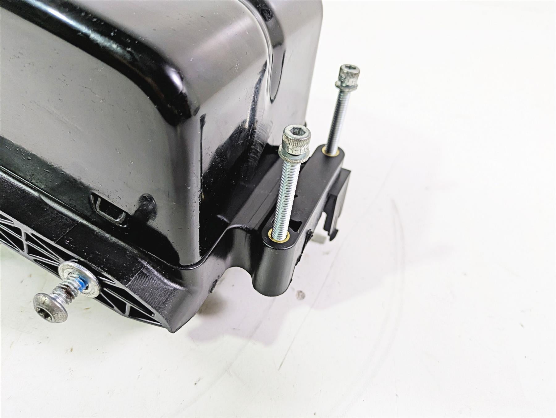 2016 Harley FXDWG Dyna Wide Glide Electric Tray Stay & Cover 70367-12 {{ shop.shopifyCountryName }} - Mototech271