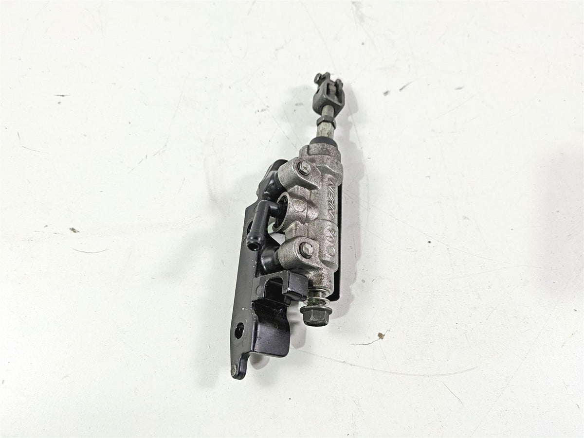 2008 Yamaha XVS1300 V-Star Tourer Rear Brake Master Cylinder 1/2 3D8-2583V-00-00 {{ shop.shopifyCountryName }} - Mototech271