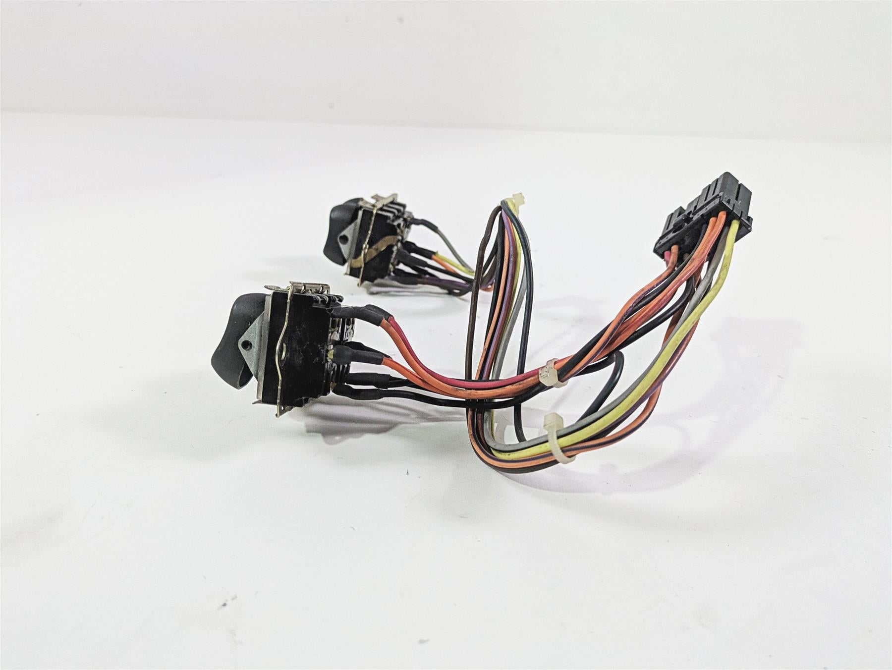 1999 Harley Touring FLHTCUI E-Glide Auxiliary Switch SPKR CRUISE Set 70271-98 {{ shop.shopifyCountryName }} - Mototech271