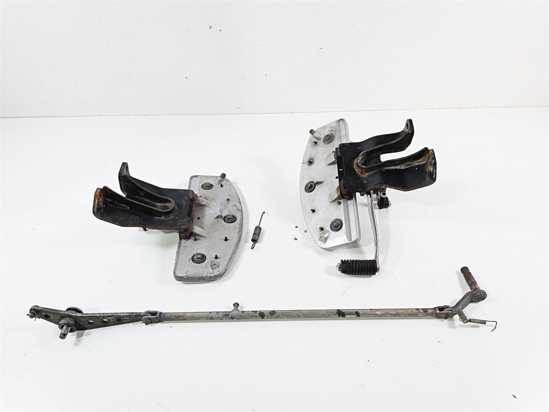 2006 Suzuki VL800 C50 Boulevard Front Left Right Floorboard Set 43510-41F10 {{ shop.shopifyCountryName }} - Mototech271
