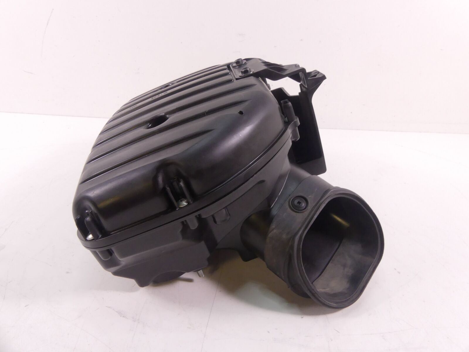 2018 Suzuki GSXR750 Air Box Filter Breather Cleaner 13720-14J00 {{ shop.shopifyCountryName }} - Mototech271