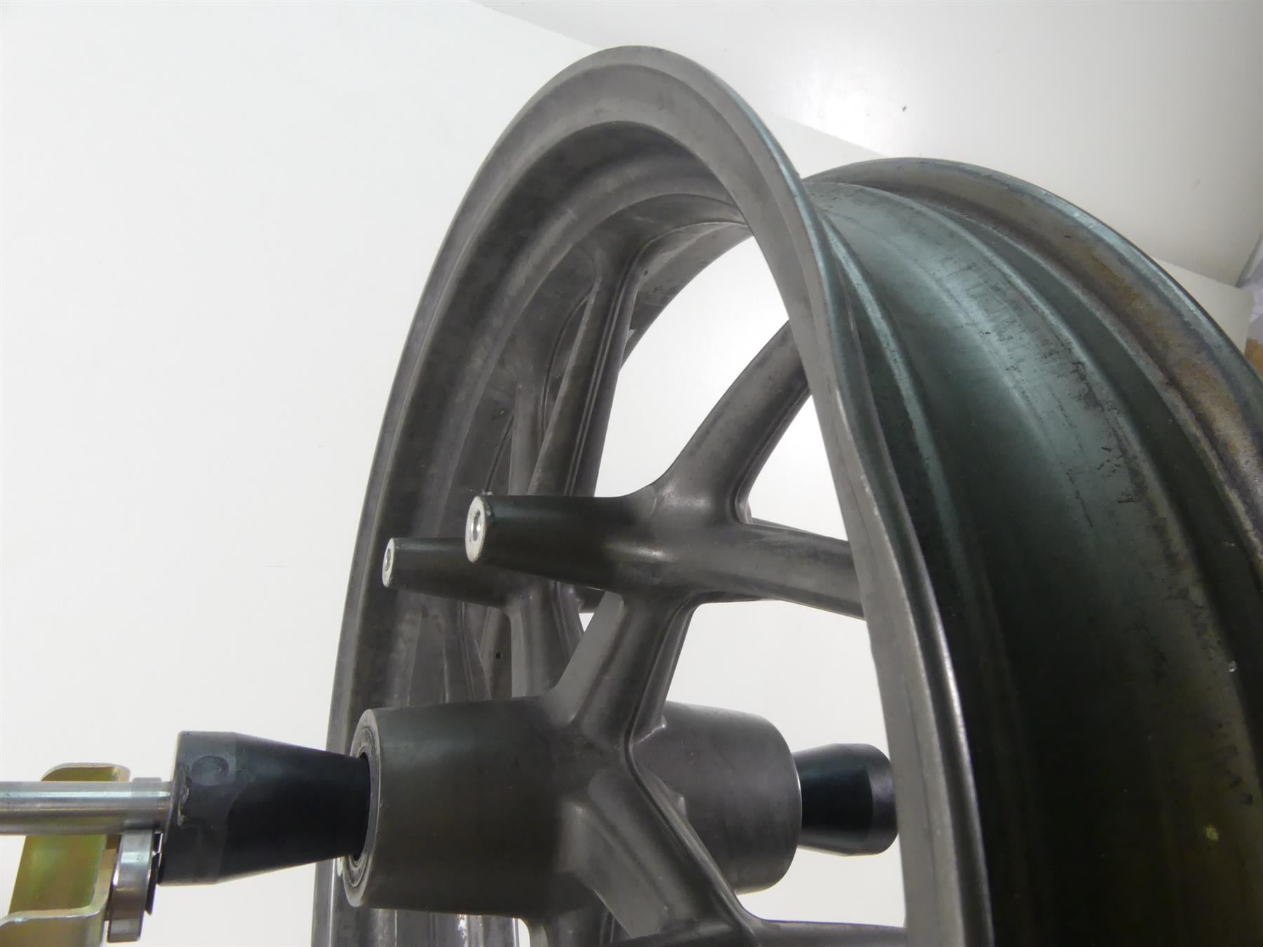 2015 BMW K1600GT K48 Straight Grey Front Wheel Rim 17x3.5 - Read 36317727840 {{ shop.shopifyCountryName }} - Mototech271
