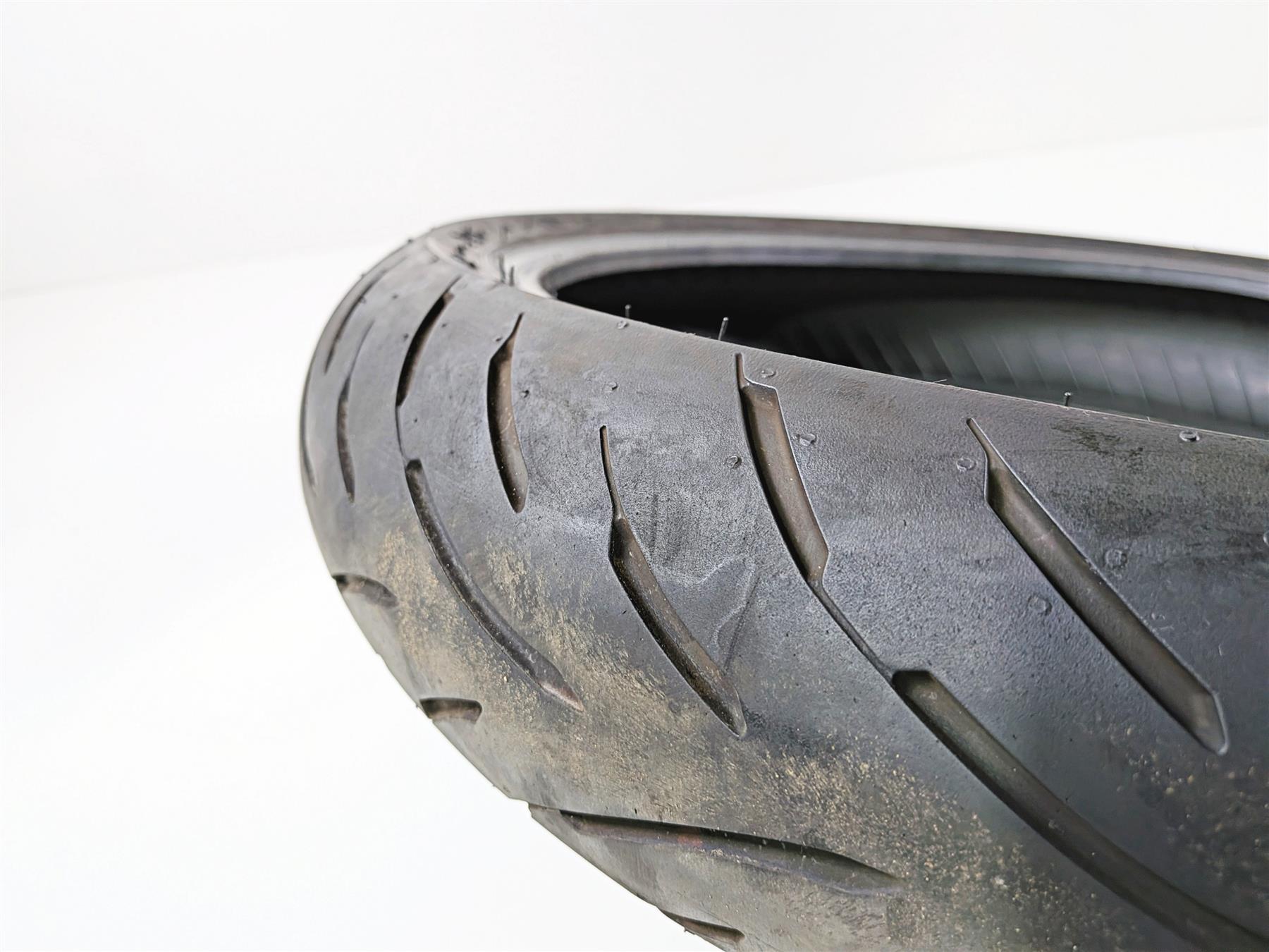 Used Front Front Dunlop Sportmax GPR-300 110/70R17 Tire HJDD7R4N9F {{ shop.shopifyCountryName }} - Mototech271