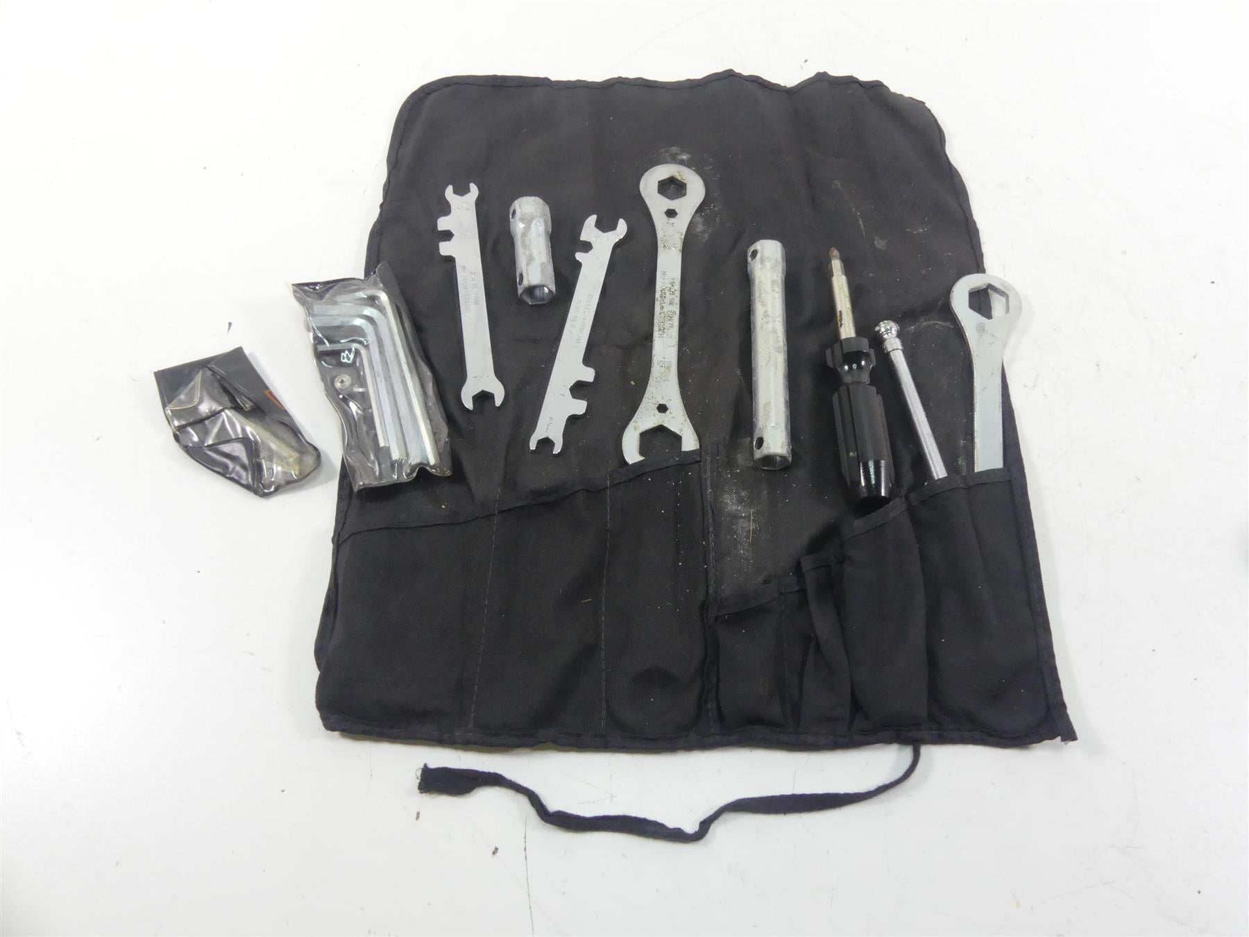1999 Harley Touring FLHTCUI Electra Glide Owners Tool Kit + Bag 94819-02 {{ shop.shopifyCountryName }} - Mototech271