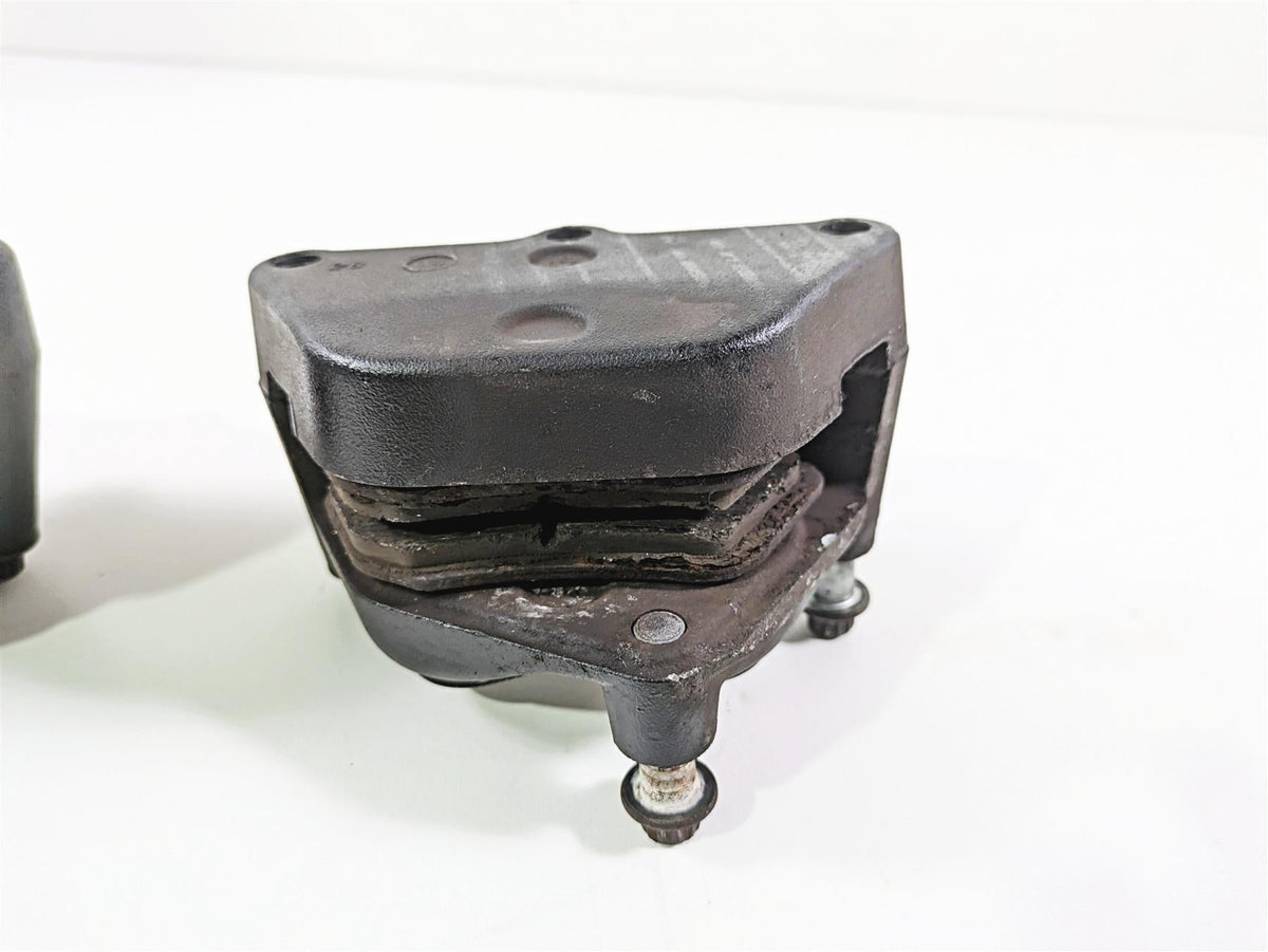 2005 Harley Touring FLHRI Road King Front Brake Caliper Set 44023-00C 44046-00D {{ shop.shopifyCountryName }} - Mototech271
