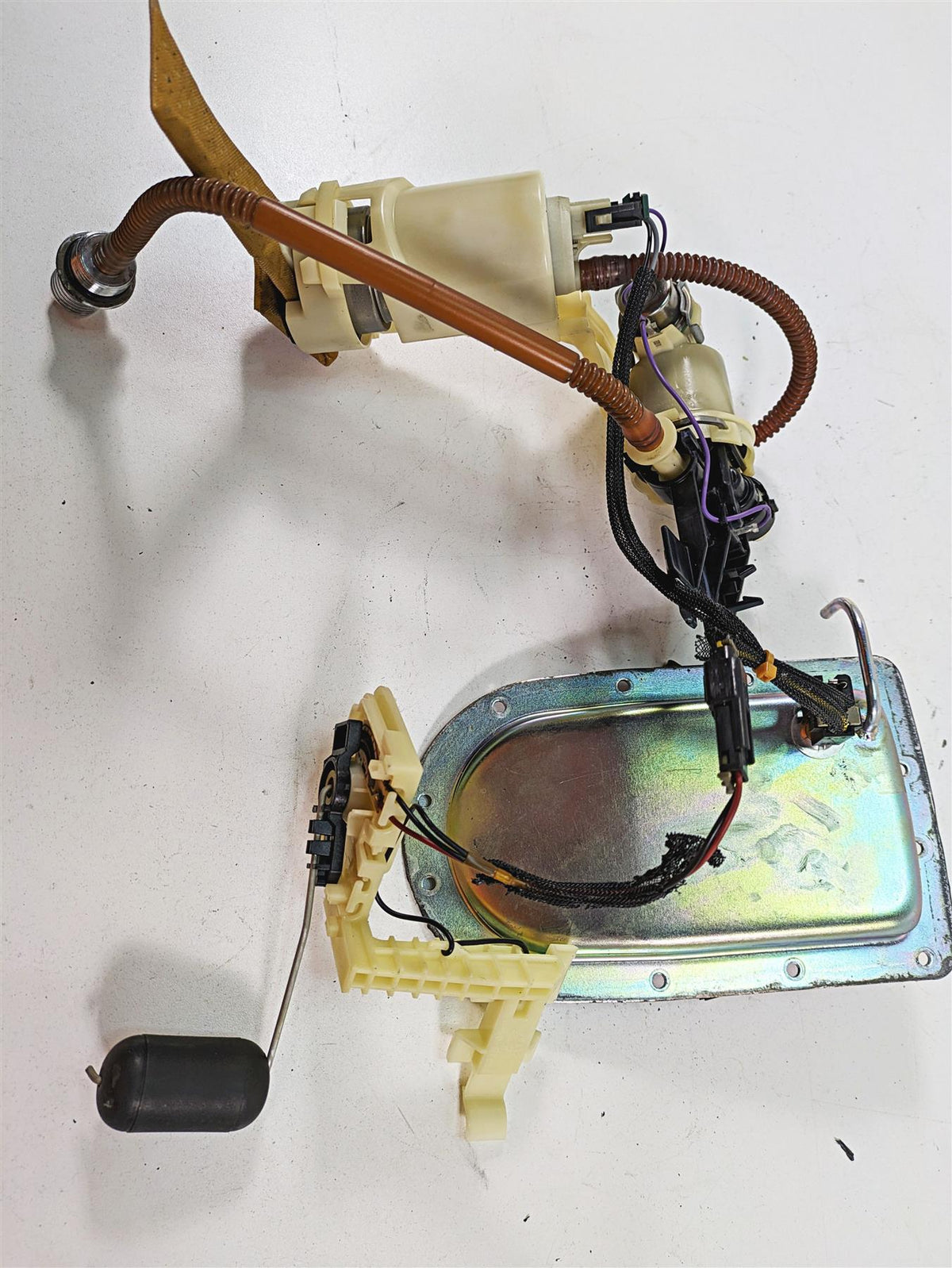 2009 Harley FXDC Dyna Super Glide Custom Fuel Gas Pump & Sending Unit 75218-04D {{ shop.shopifyCountryName }} - Mototech271