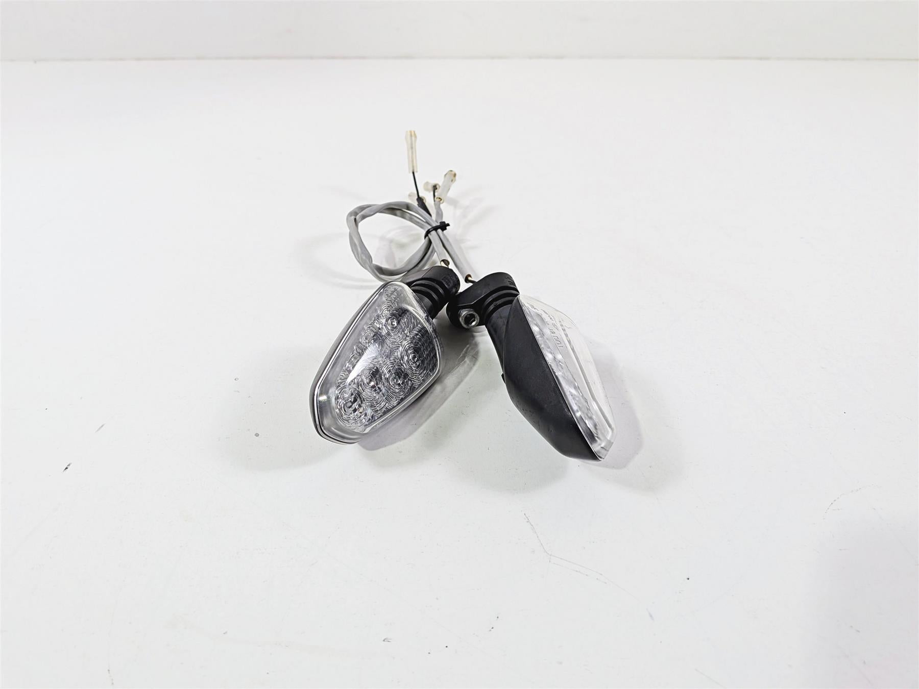 2022 Triumph Tiger 900 GT Pro Rear Led Blinker Turn Signal Set T2707333 {{ shop.shopifyCountryName }} - Mototech271