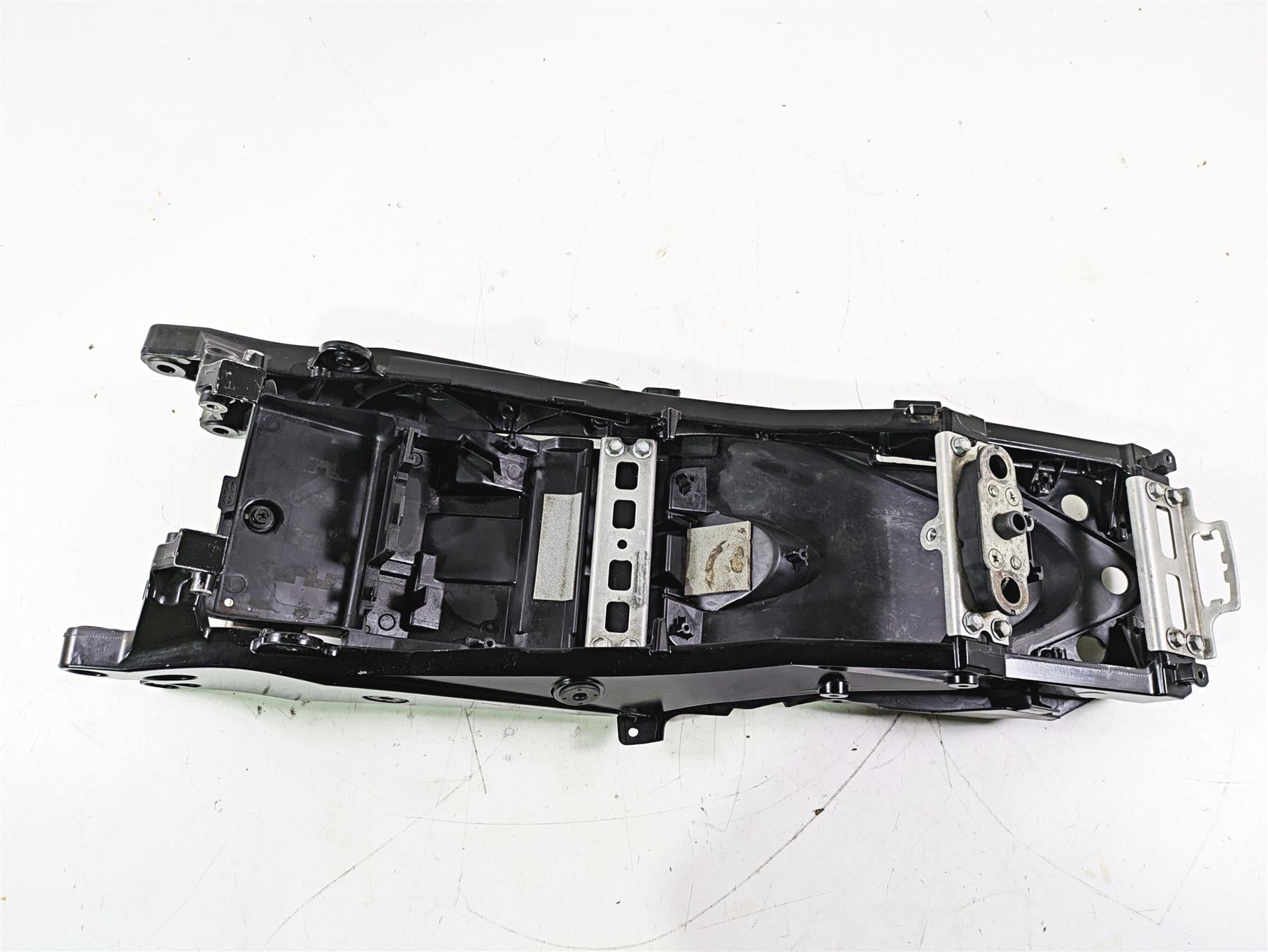 2016 Suzuki GSXR1000 Straight Subframe Inner Fender Set 41211-47H00 41221-47H00 {{ shop.shopifyCountryName }} - Mototech271