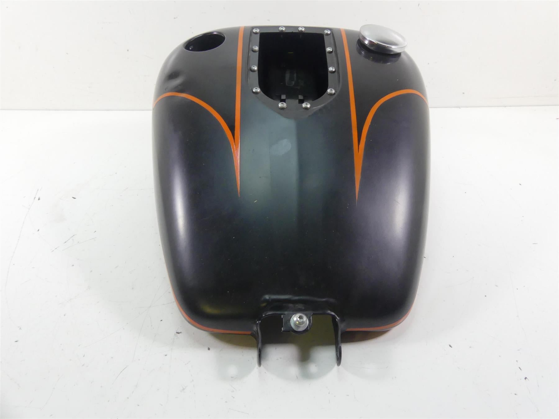 2015 Harley FXDF Dyna Fat Bob Fuel Gas Petrol Tank Reservoir - Read 61000705 {{ shop.shopifyCountryName }} - Mototech271