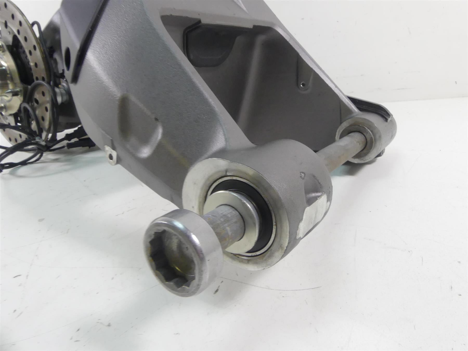 2017 Ducati Monster 1200 S Swingarm Swing Arm + Axle Set