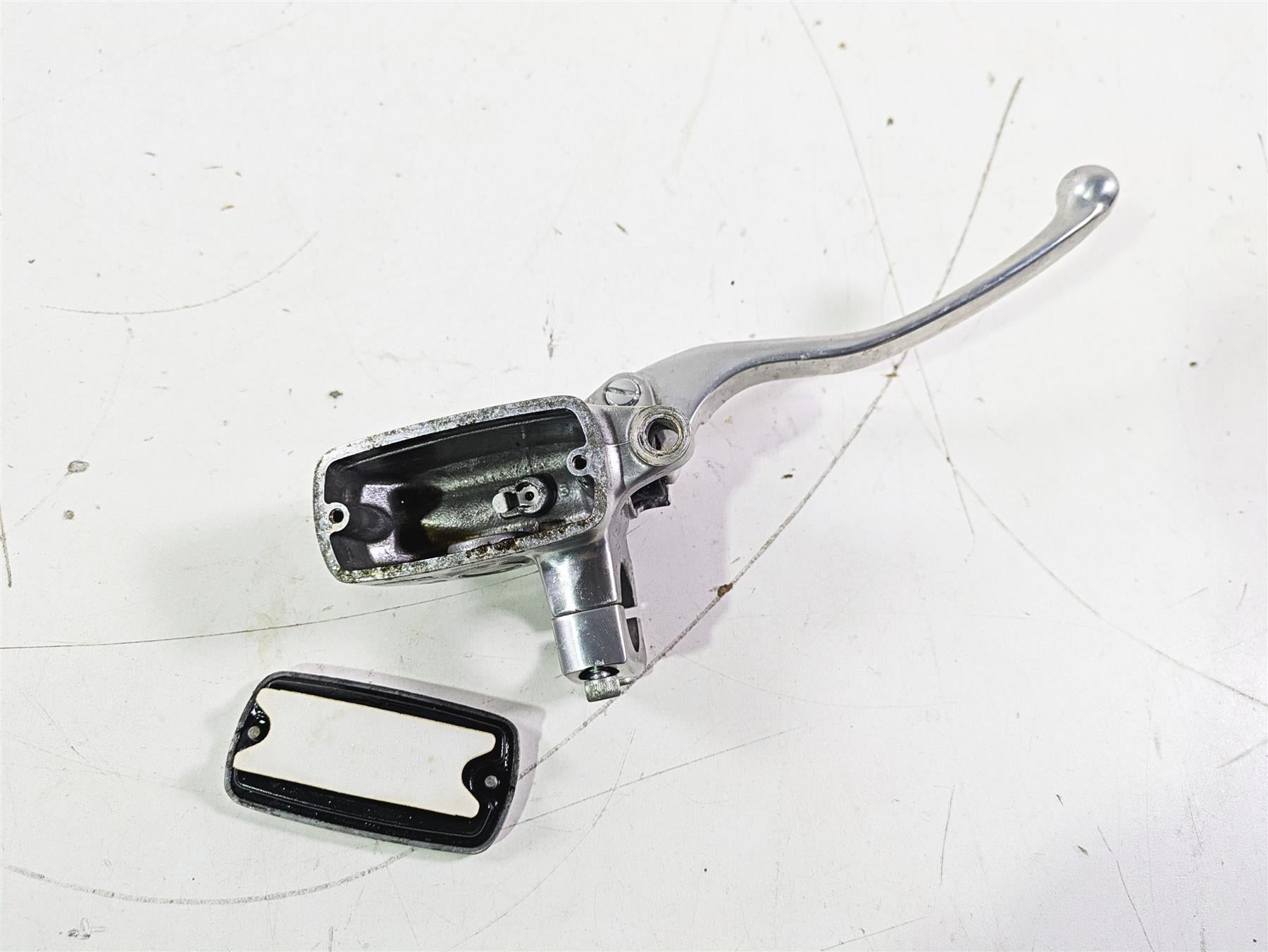 2002 Honda V-Twin VTX1800 C Front Brake Master Cylinder 45510-MZ0-A41 {{ shop.shopifyCountryName }} - Mototech271